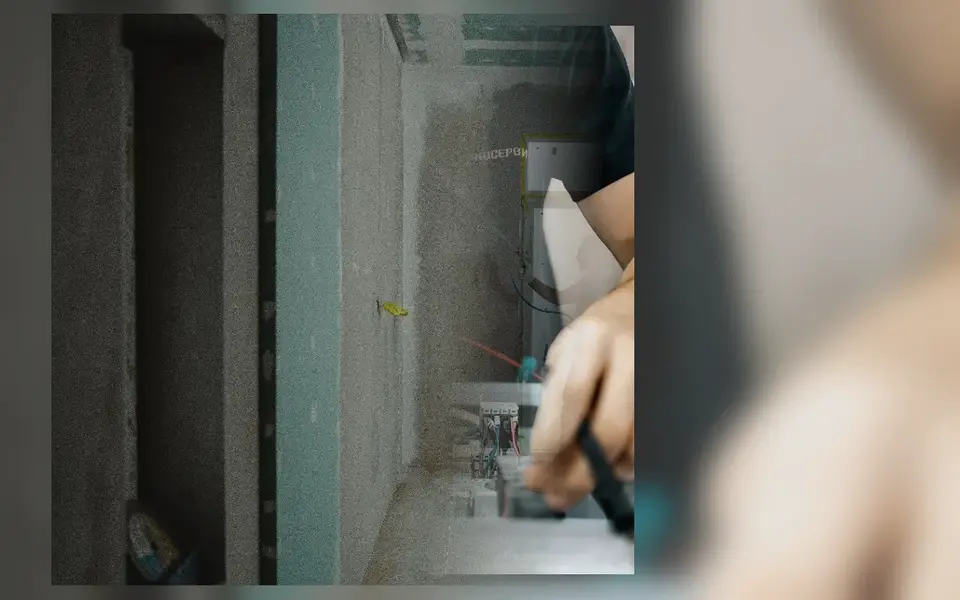 Electricistas en Santa Cruz de Tenerife · fotografía real de ciudad y oficio